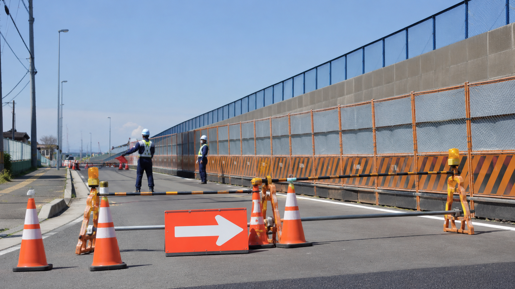 道路工事現場で使用する工事看板と保安機材